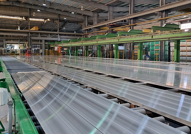 High-capacity extrusion lines deliver strength, accuracy and consistency.